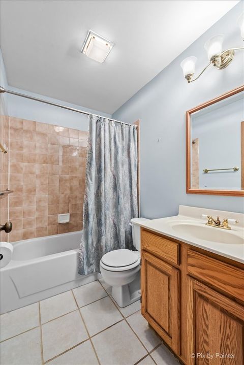 Tiny photo for 1407 Creekside Court #B, Elgin, IL 60123 (MLS # 12439826)