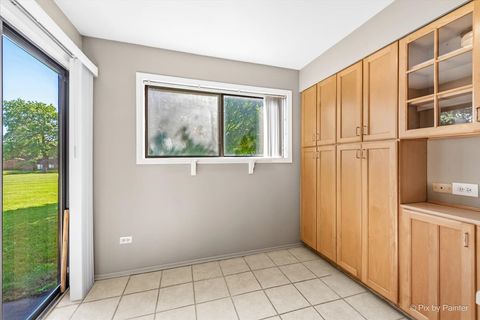Tiny photo for 1407 Creekside Court #B, Elgin, IL 60123 (MLS # 12439826)