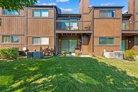 Tiny photo for 1407 Creekside Court #B, Elgin, IL 60123 (MLS # 12439826)