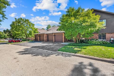 Tiny photo for 1407 Creekside Court #B, Elgin, IL 60123 (MLS # 12439826)