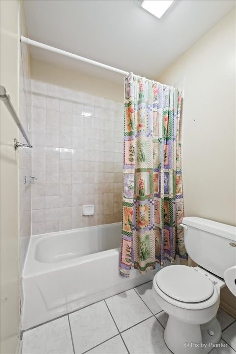 Tiny photo for 1407 Creekside Court #B, Elgin, IL 60123 (MLS # 12439826)