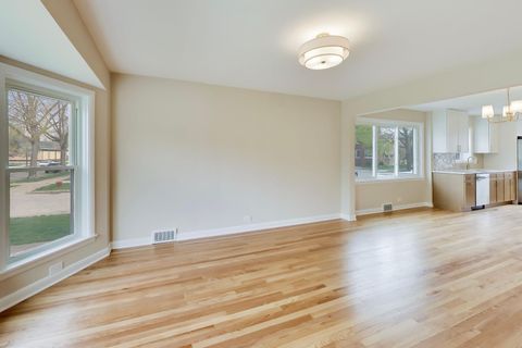 Tiny photo for 5921 N Melvina Avenue, Chicago, IL 60646 (MLS # 12619699)