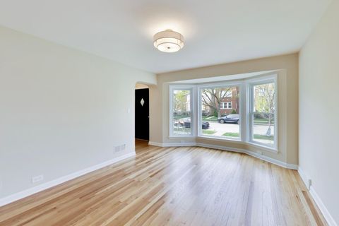 Tiny photo for 5921 N Melvina Avenue, Chicago, IL 60646 (MLS # 12619699)