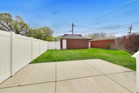 Tiny photo for 5921 N Melvina Avenue, Chicago, IL 60646 (MLS # 12619699)