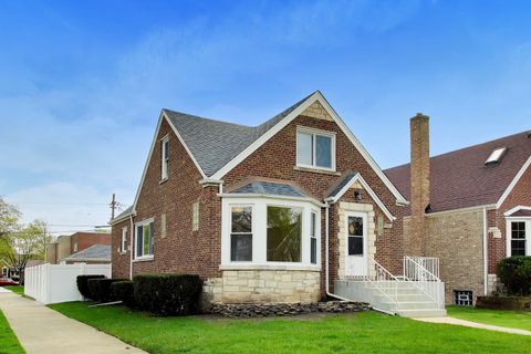 Tiny photo for 5921 N Melvina Avenue, Chicago, IL 60646 (MLS # 12619699)