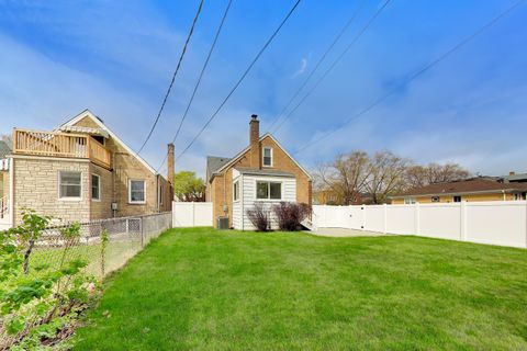 Tiny photo for 5921 N Melvina Avenue, Chicago, IL 60646 (MLS # 12619699)