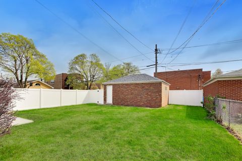 Tiny photo for 5921 N Melvina Avenue, Chicago, IL 60646 (MLS # 12619699)