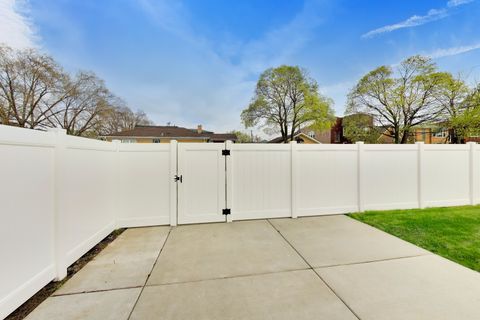 Tiny photo for 5921 N Melvina Avenue, Chicago, IL 60646 (MLS # 12619699)
