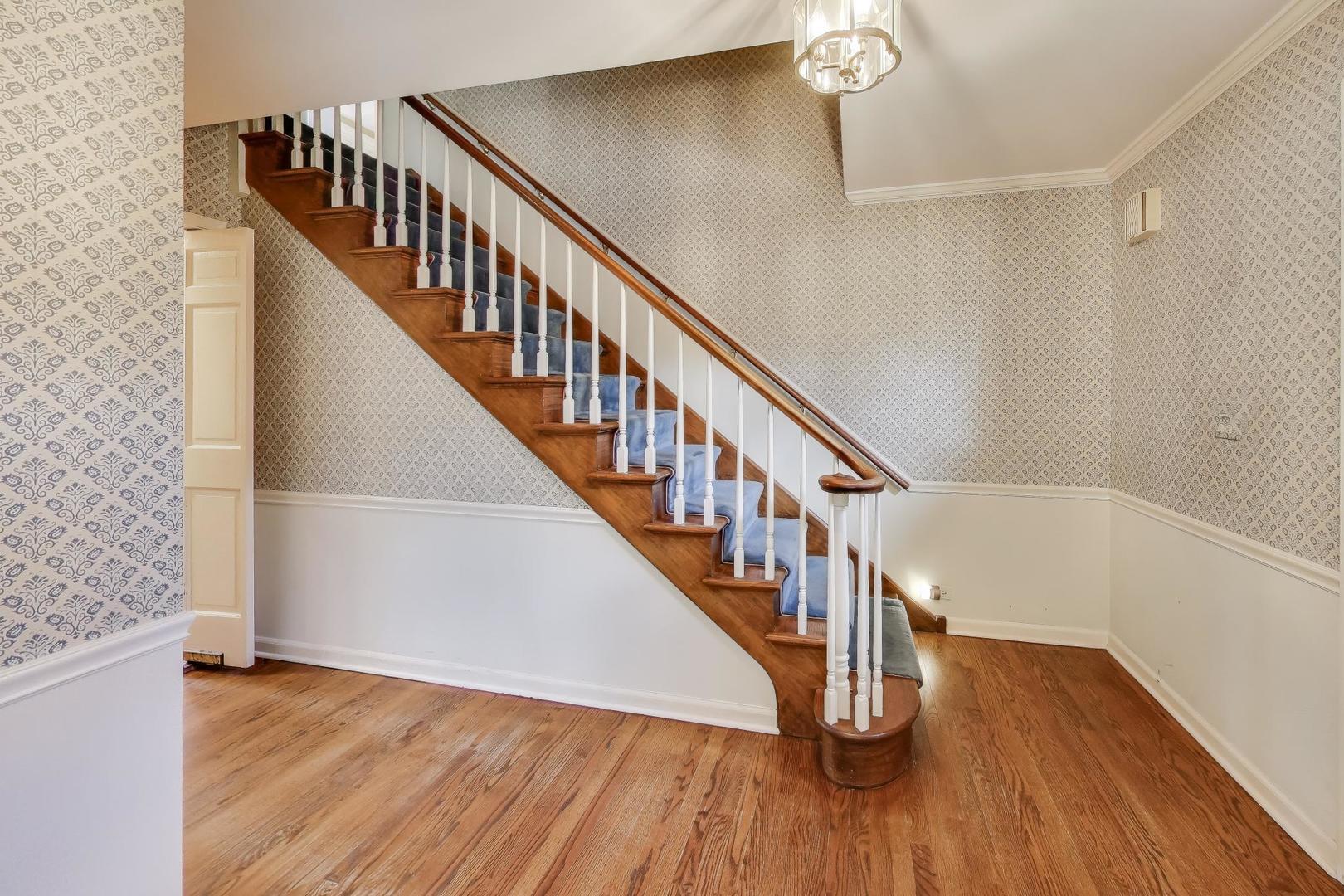 948 S Green Bay Road