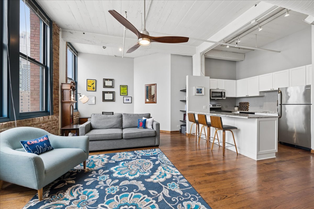 124 W Polk Street 903