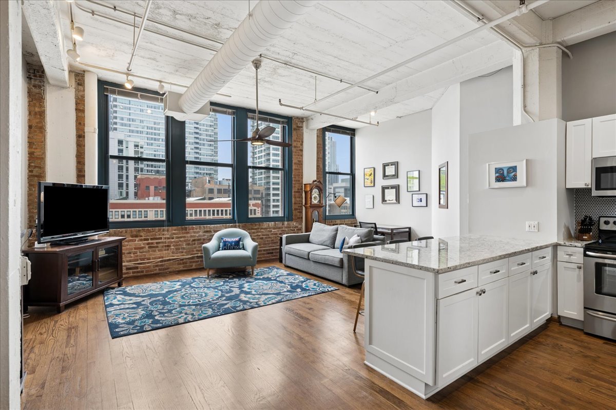 124 W Polk Street 903