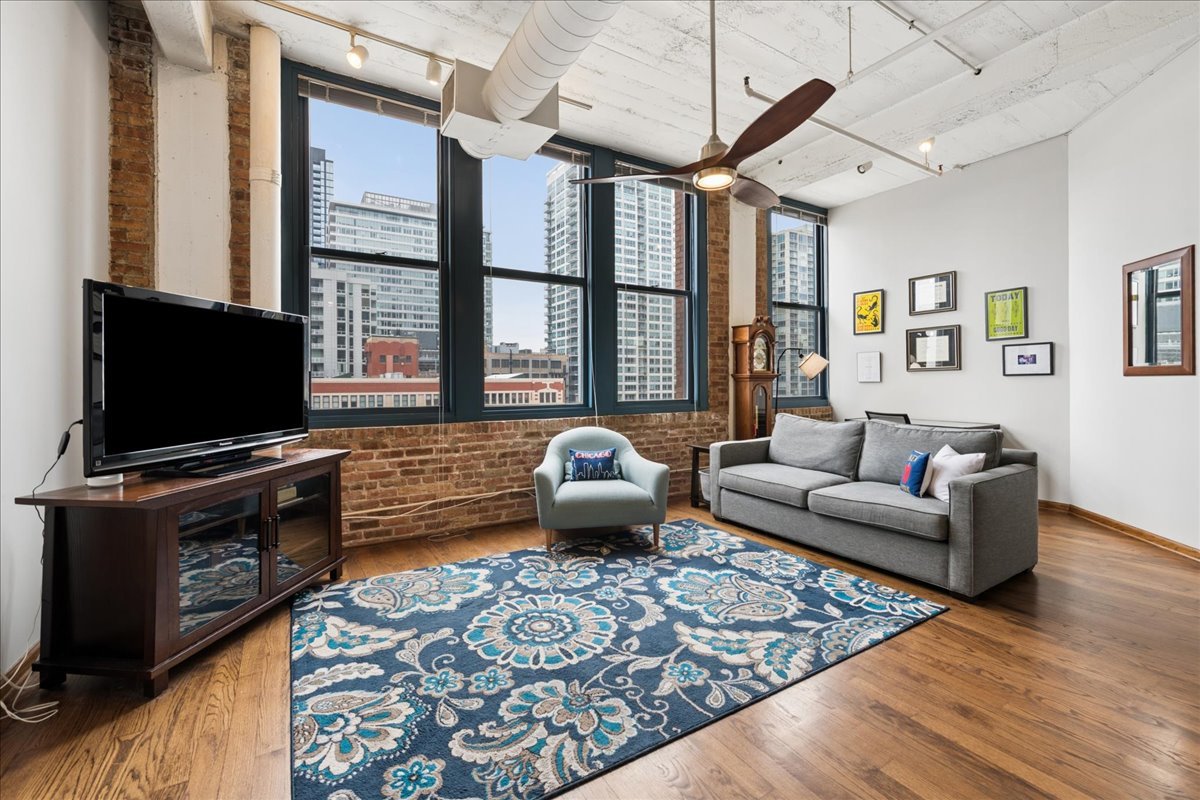 124 W Polk Street 903