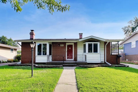 Photo of 2925 E 188th Place, Lansing, IL 60438 (MLS # 12761856)