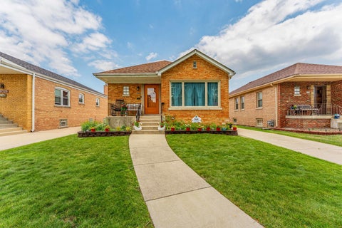 Photo of 9327 S Avers Avenue, Evergreen Park, IL 60805 (MLS # 12709172)
