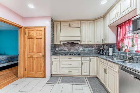 Tiny photo for 9327 S Avers Avenue, Evergreen Park, IL 60805 (MLS # 12709172)