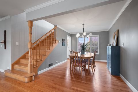 Tiny photo for 160 E LAHON Street, Park Ridge, IL 60068 (MLS # 12607355)