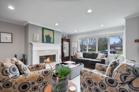 Tiny photo for 160 E LAHON Street, Park Ridge, IL 60068 (MLS # 12607355)