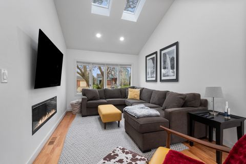 Tiny photo for 160 E LAHON Street, Park Ridge, IL 60068 (MLS # 12607355)