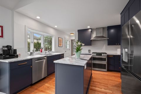 Tiny photo for 160 E LAHON Street, Park Ridge, IL 60068 (MLS # 12607355)