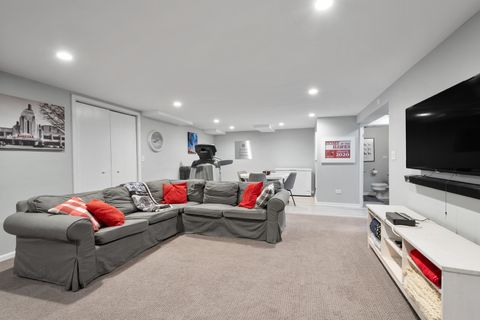 Tiny photo for 160 E LAHON Street, Park Ridge, IL 60068 (MLS # 12607355)