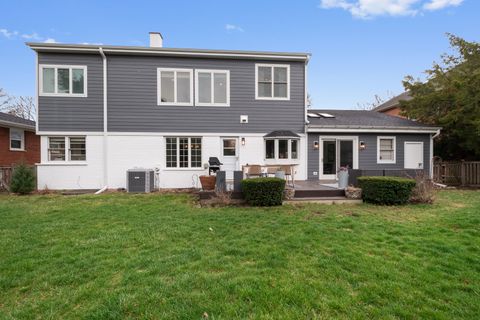 Tiny photo for 160 E LAHON Street, Park Ridge, IL 60068 (MLS # 12607355)