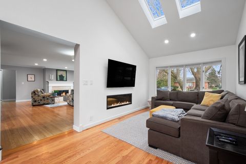 Tiny photo for 160 E LAHON Street, Park Ridge, IL 60068 (MLS # 12607355)