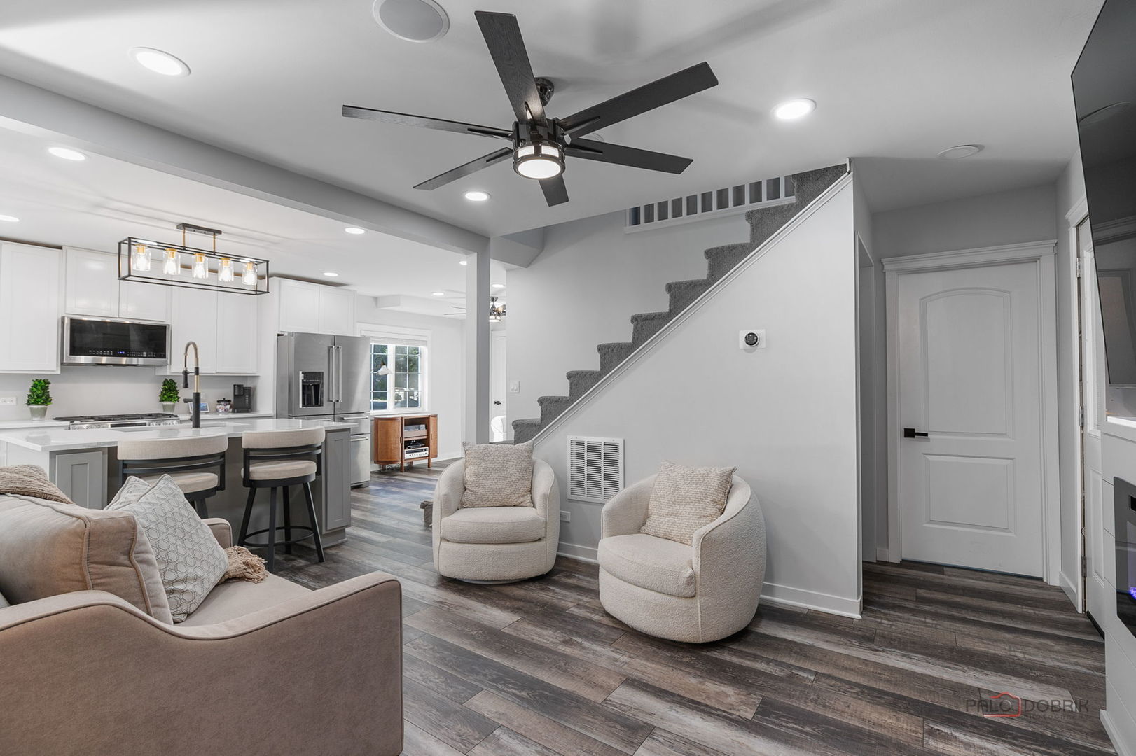 68 E Lakeview Avenue