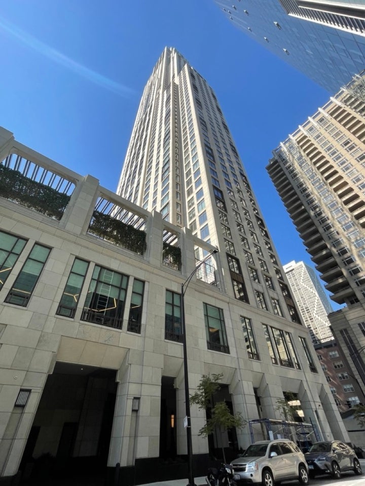 Photo 1 of 25 — 514 N Peshtigo Court 1701, Chicago, IL 60611