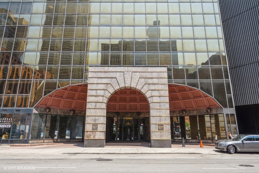 10 E Ontario Street 3408