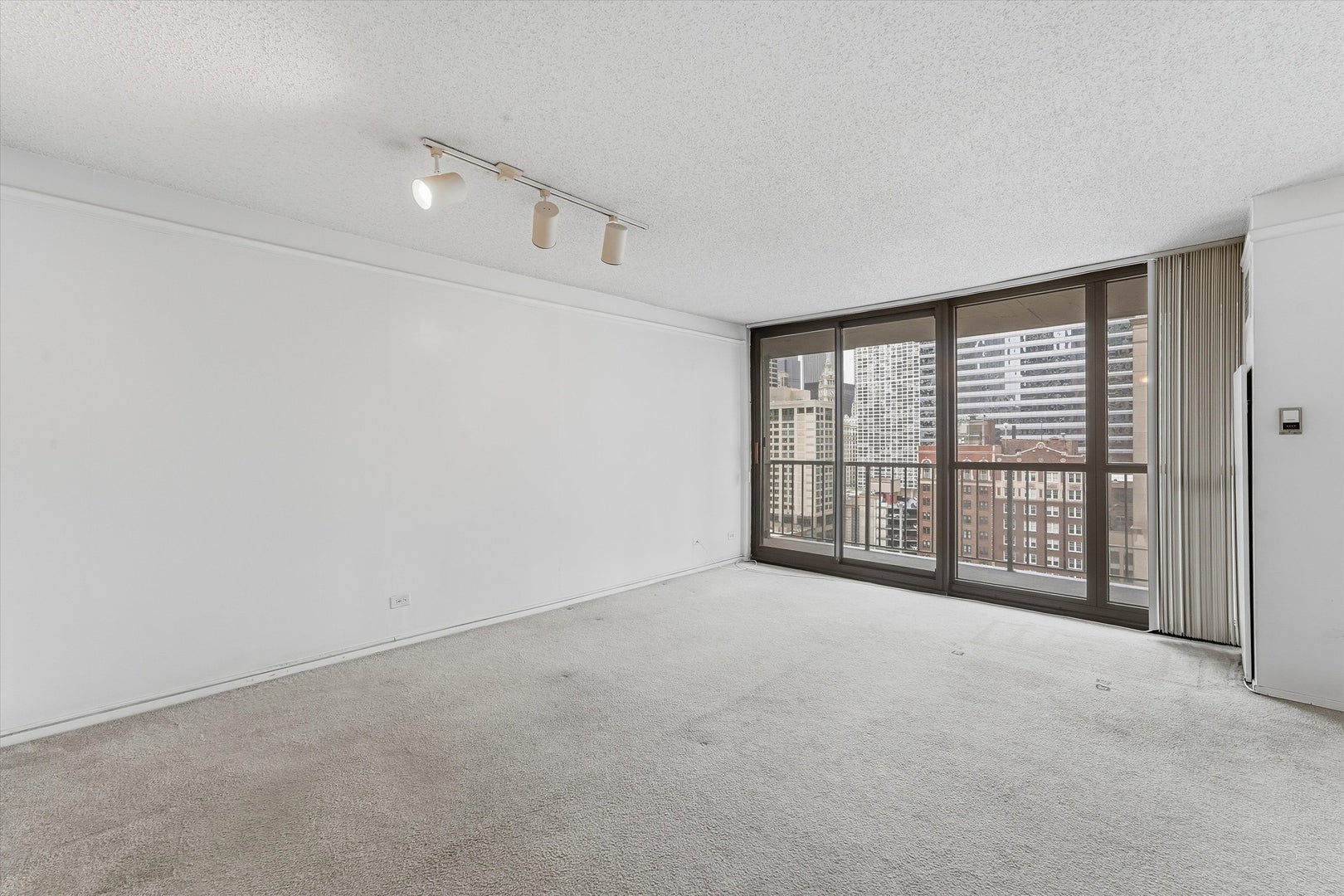 10 E Ontario Street 1704