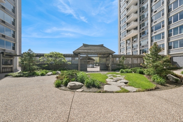 4250 N MARINE Drive 1810