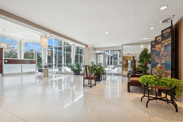 4250 N MARINE Drive 1810