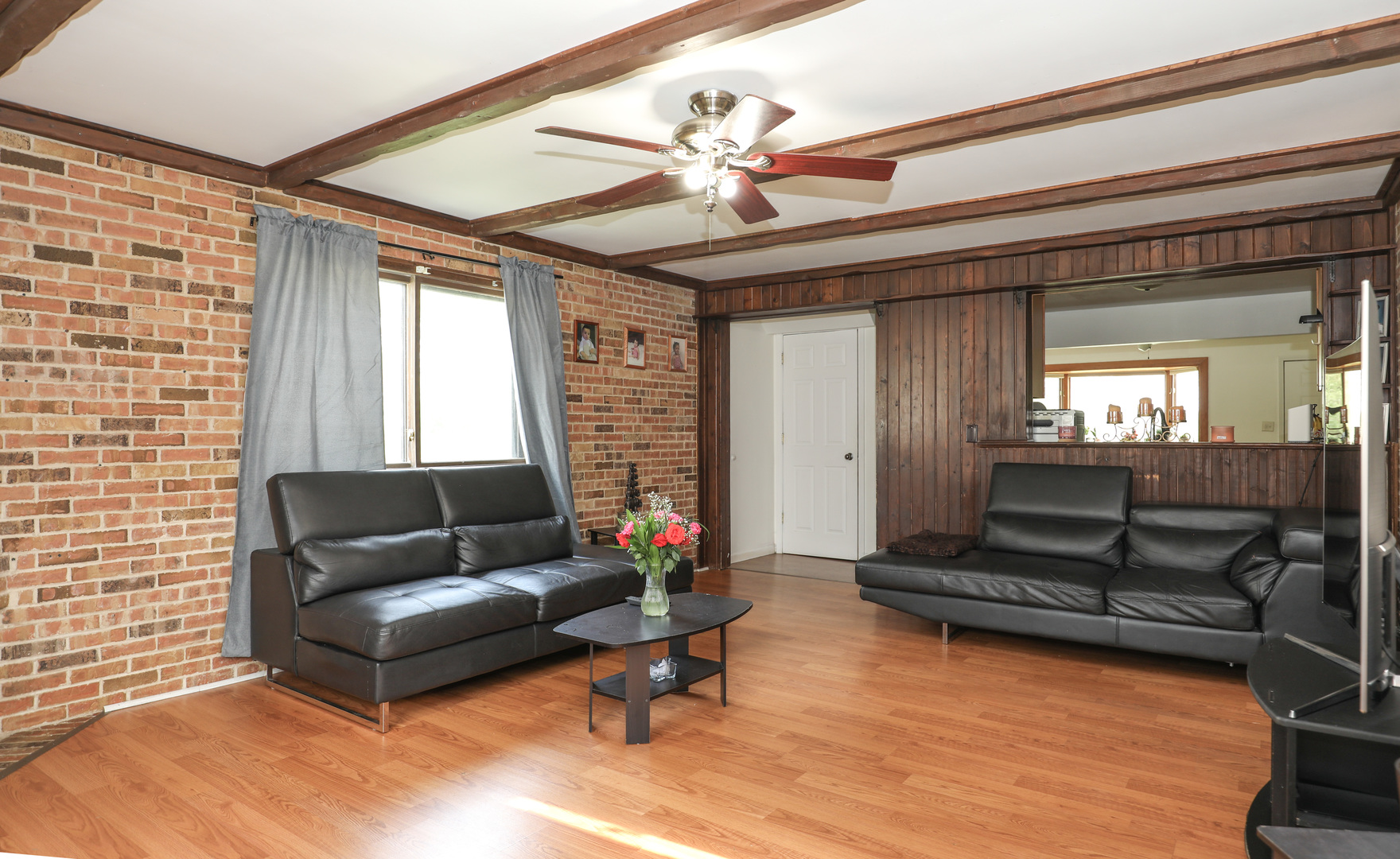 18557 W Country Lane