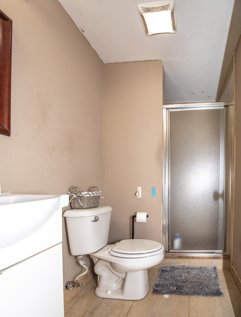 18557 W Country Lane