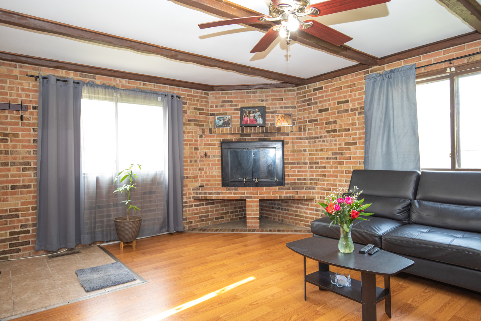 18557 W Country Lane