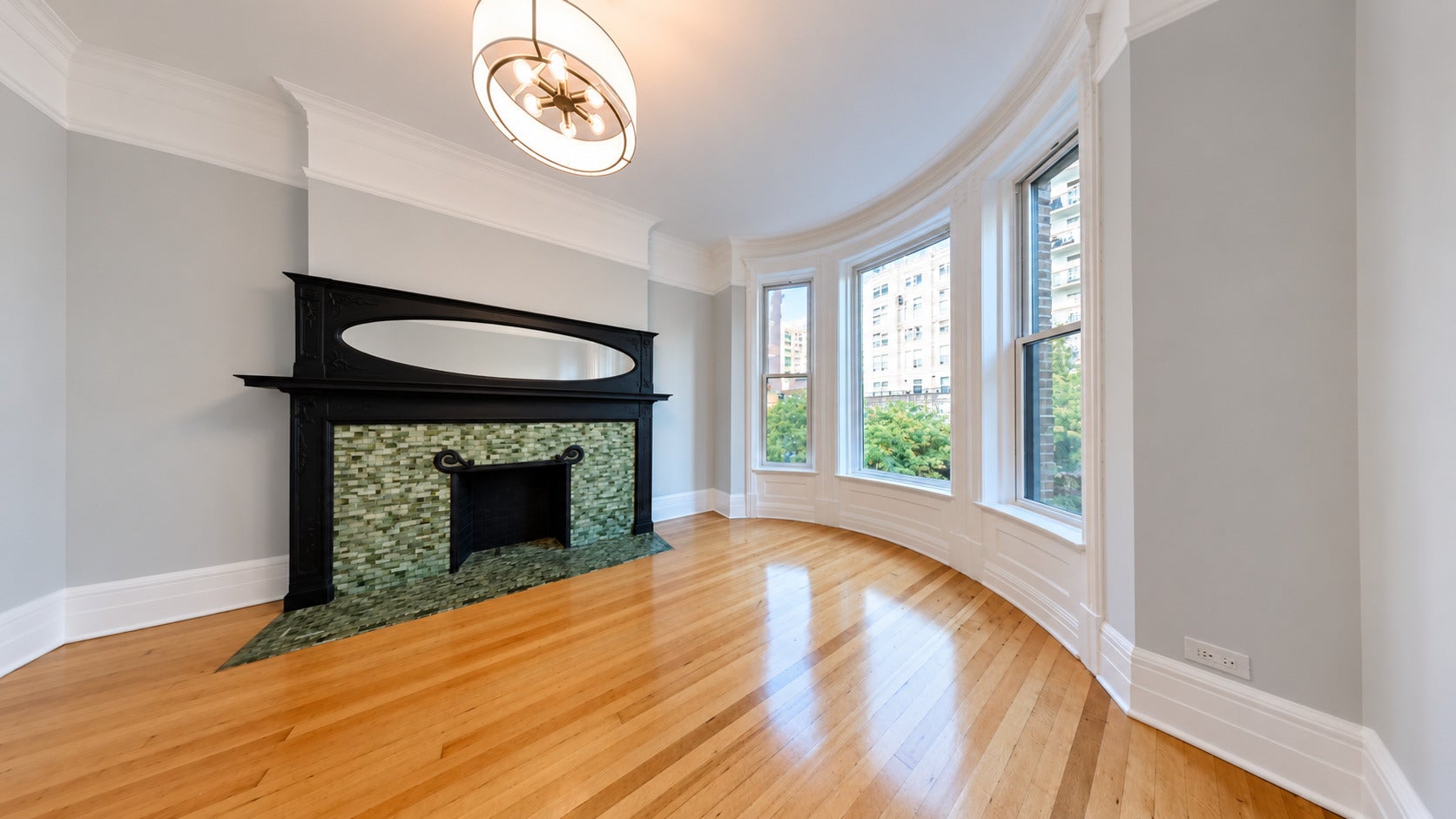 10 W CHESTNUT Street 4