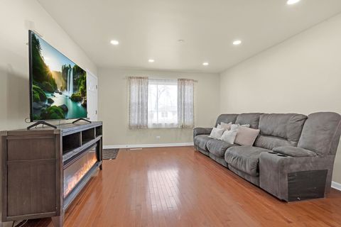 Tiny photo for 73 Wren Road, Carpentersville, IL 60110 (MLS # 12564313)