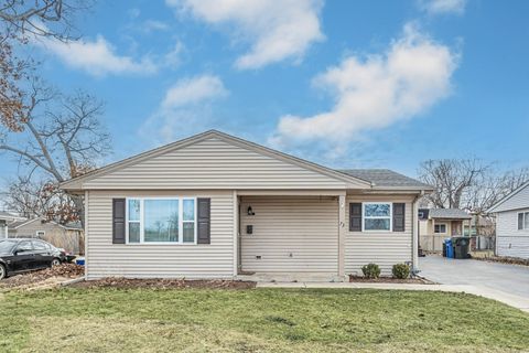 Tiny photo for 73 Wren Road, Carpentersville, IL 60110 (MLS # 12564313)