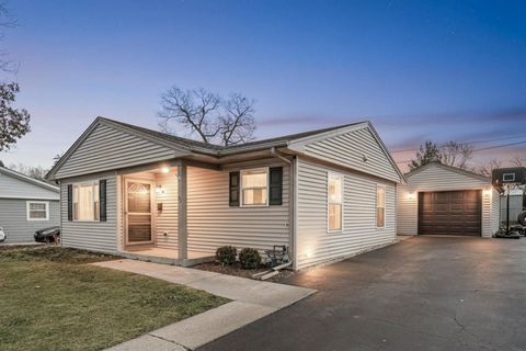 Photo of 73 Wren Road, Carpentersville, IL 60110 (MLS # 12564313)