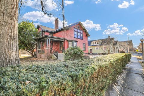 Photo of 209 W CALIFORNIA Avenue, Urbana, IL 61801 (MLS # 12543851)