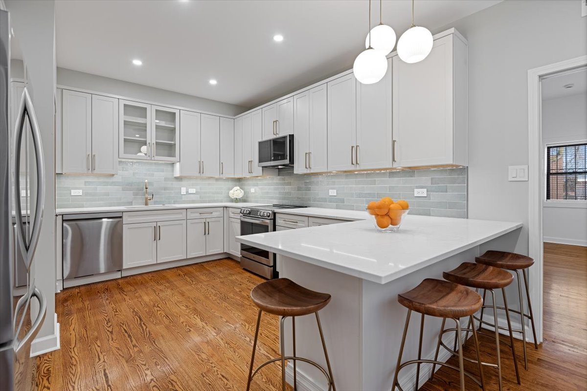 4059 N SHERIDAN Road 3