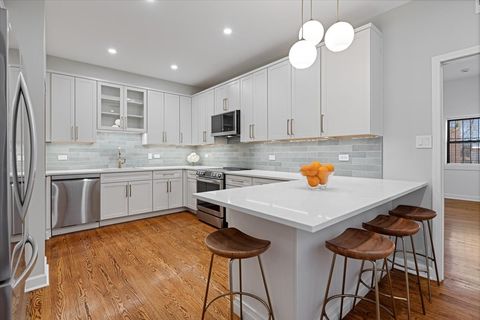 Tiny photo for 4059 N SHERIDAN Road #3, Chicago, IL 60613 (MLS # 12594181)