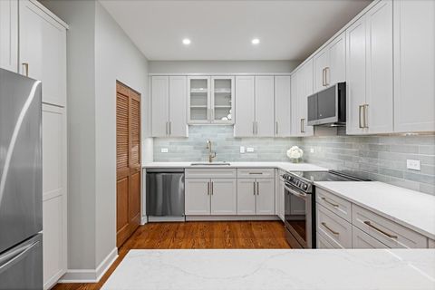 Tiny photo for 4059 N SHERIDAN Road #3, Chicago, IL 60613 (MLS # 12594181)