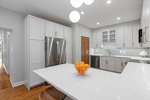 Tiny photo for 4059 N SHERIDAN Road #3, Chicago, IL 60613 (MLS # 12594181)