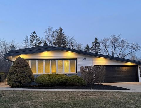 Tiny photo for 241 E Schick Road, Bloomingdale, IL 60108 (MLS # 12578688)