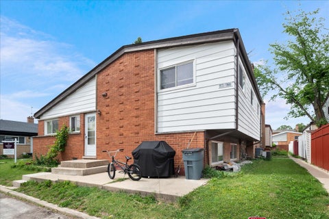 Tiny photo for 416 Glendale Road, Glenview, IL 60025 (MLS # 12739641)