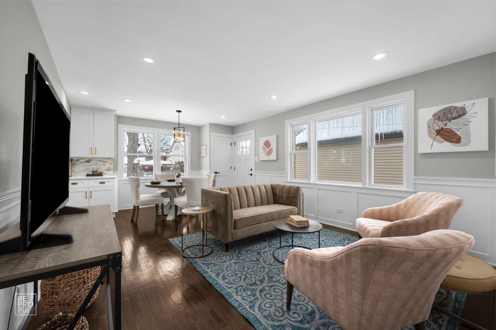 9133 Oak Park Avenue