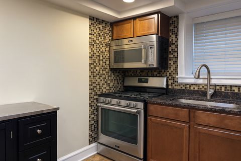 Tiny photo for 207 W Quincy Street #GARD, Riverside, IL 60546 (MLS # 12540023)