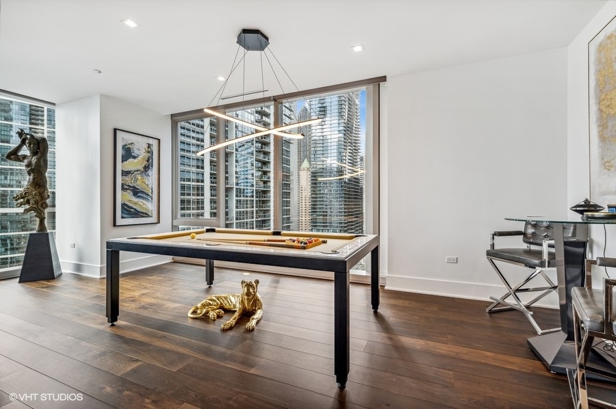 363 E Wacker Drive 2103