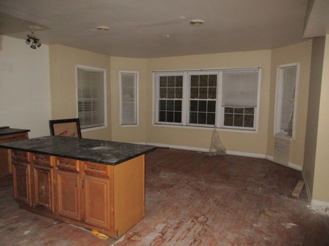 7608 - 10 S Phillips Avenue